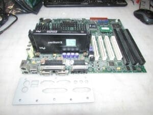 Intel 668269-310 MOTHERBOARD WITH A PENTIUM II CPU AND 64MB RAM