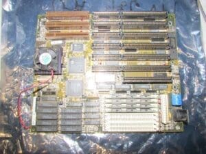 GIGA-BYTE TECHNOLOGY 486 MOTHERBOARD GA-486VM + RAM