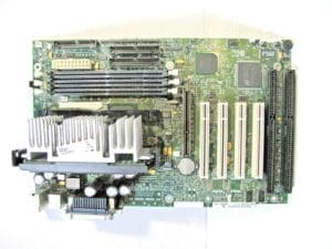 Intel 681538-304 AL440LX Motherboard (4A4LL0X0.86A. 0012.P02) + PENT III CPU