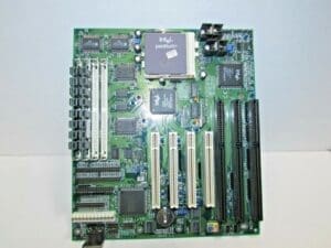INTEL SOCKET 7 MOTHERBOARD 808-0150-101, 003510161504057 WITH P'92 CPU AND RAM