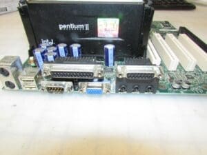 GATEWAY 4000431 718142-208 MOTHERBOARD with PENTIUM II CPU